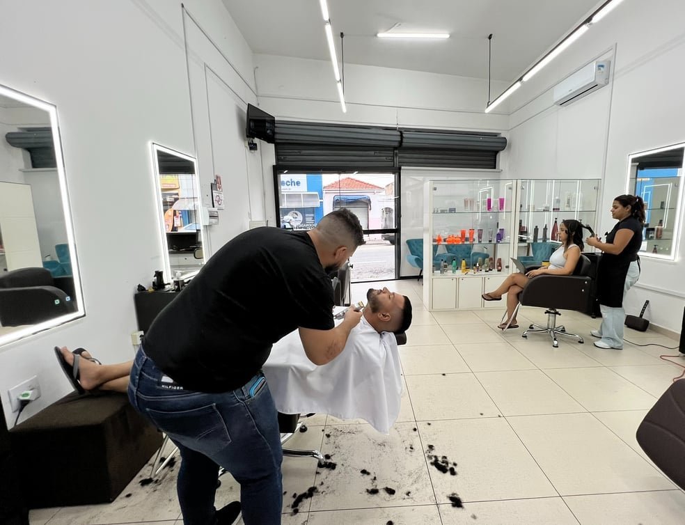 Atendimento de cabelo no Studio Madrid